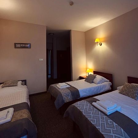 Hotel Kameralny 凯尔采 外观 照片