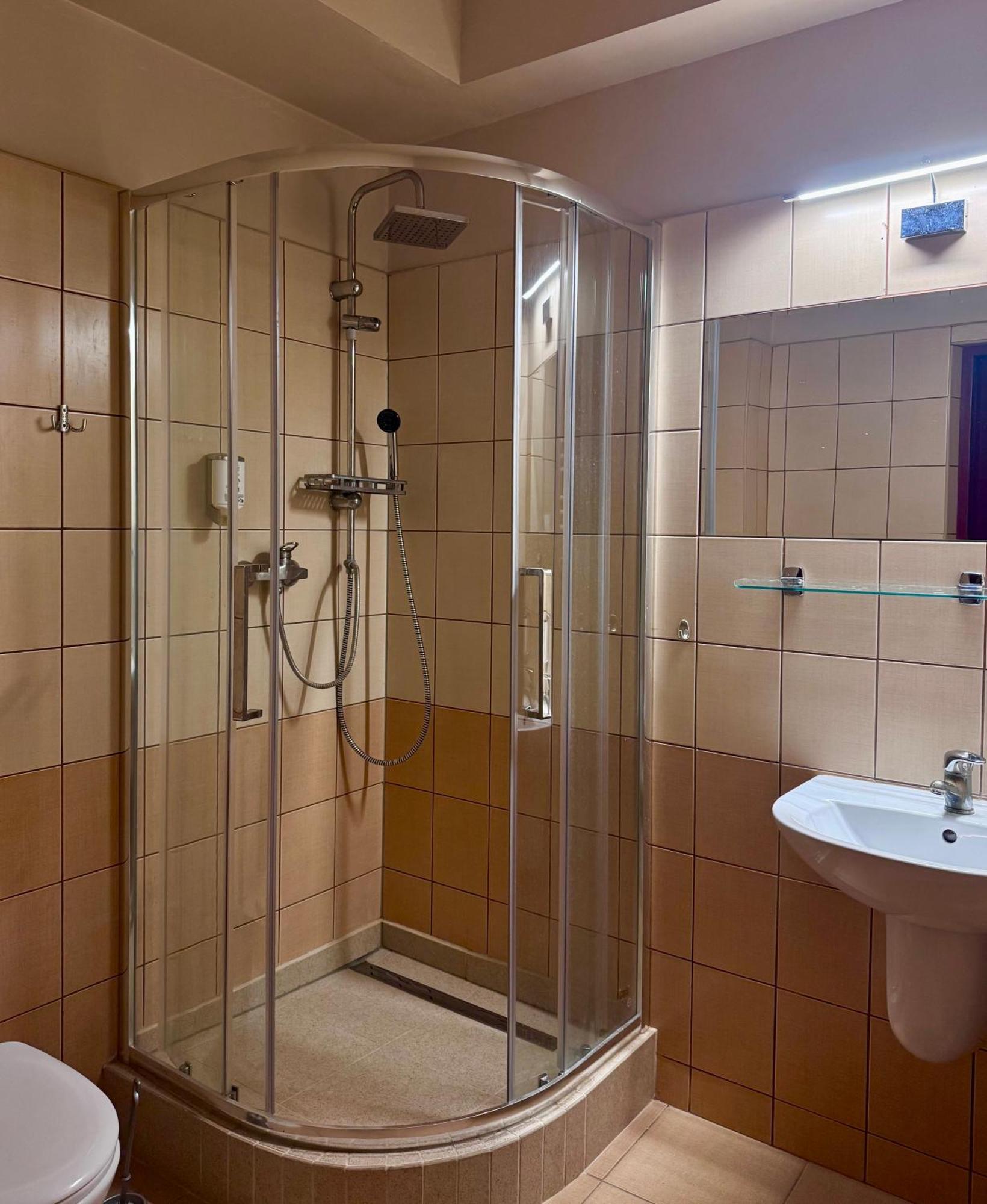 Hotel Kameralny 凯尔采 外观 照片